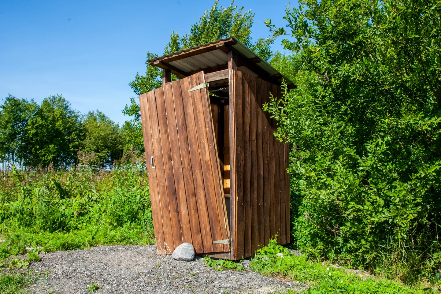 Terviseameti hinnangul on probleemiks ka nõuetele mittevastava välikäimla kasutamine. Foto on illustratiivne.