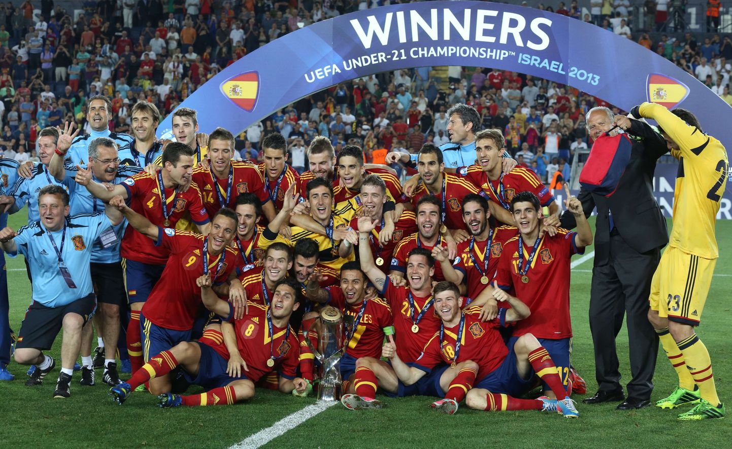 Hispaania U21 koondis EM-tiitlit tähistamas