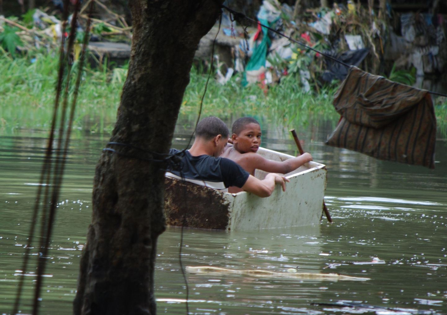 Puya slummis on teatatud vähemalt ühe lapse uppumisest.