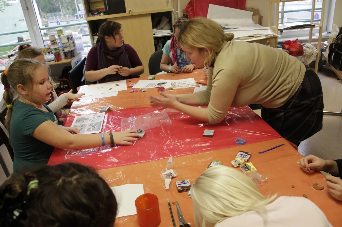 Kunstiring. Pilt on illustreeriv.