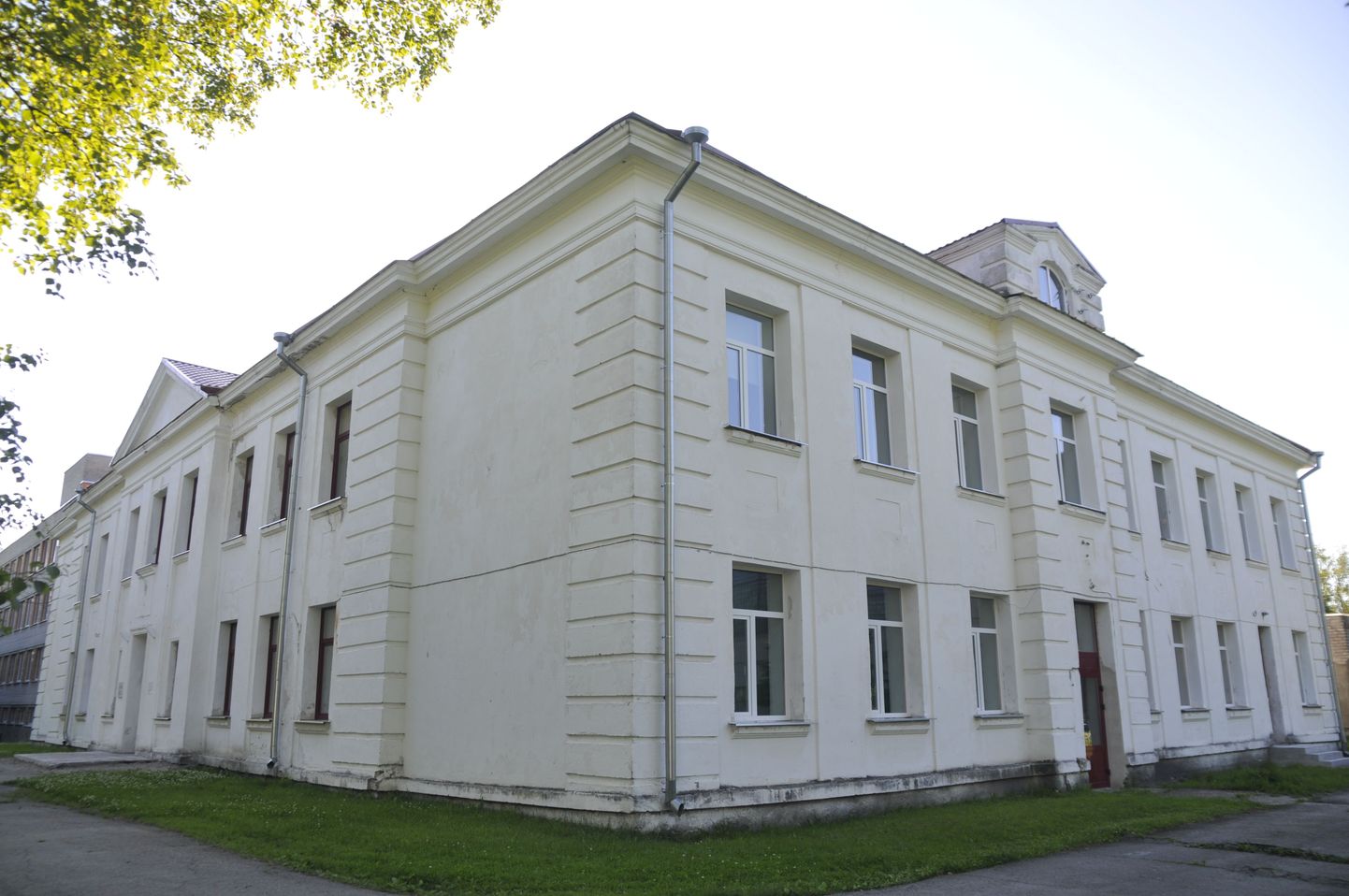 Старое школьное здание в Локса когда-то вмещало и эстонских, и русских учеников.