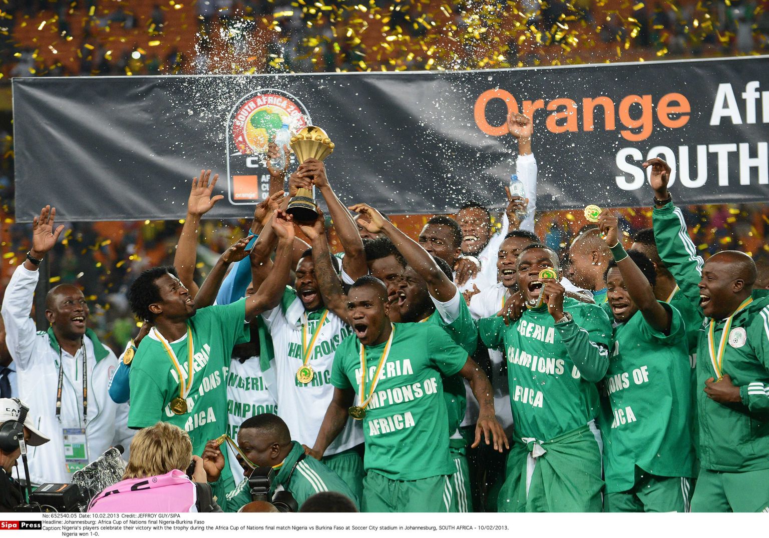 Nigeeria koondis tähistamas Aafrika meistritiitlit.