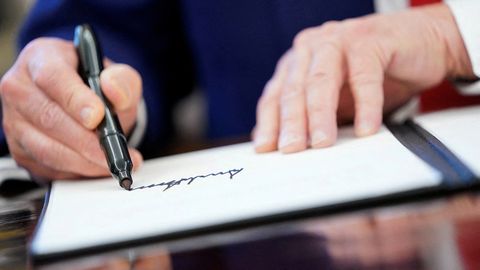 Uz ASV banknotēm būs Trampa paraksts