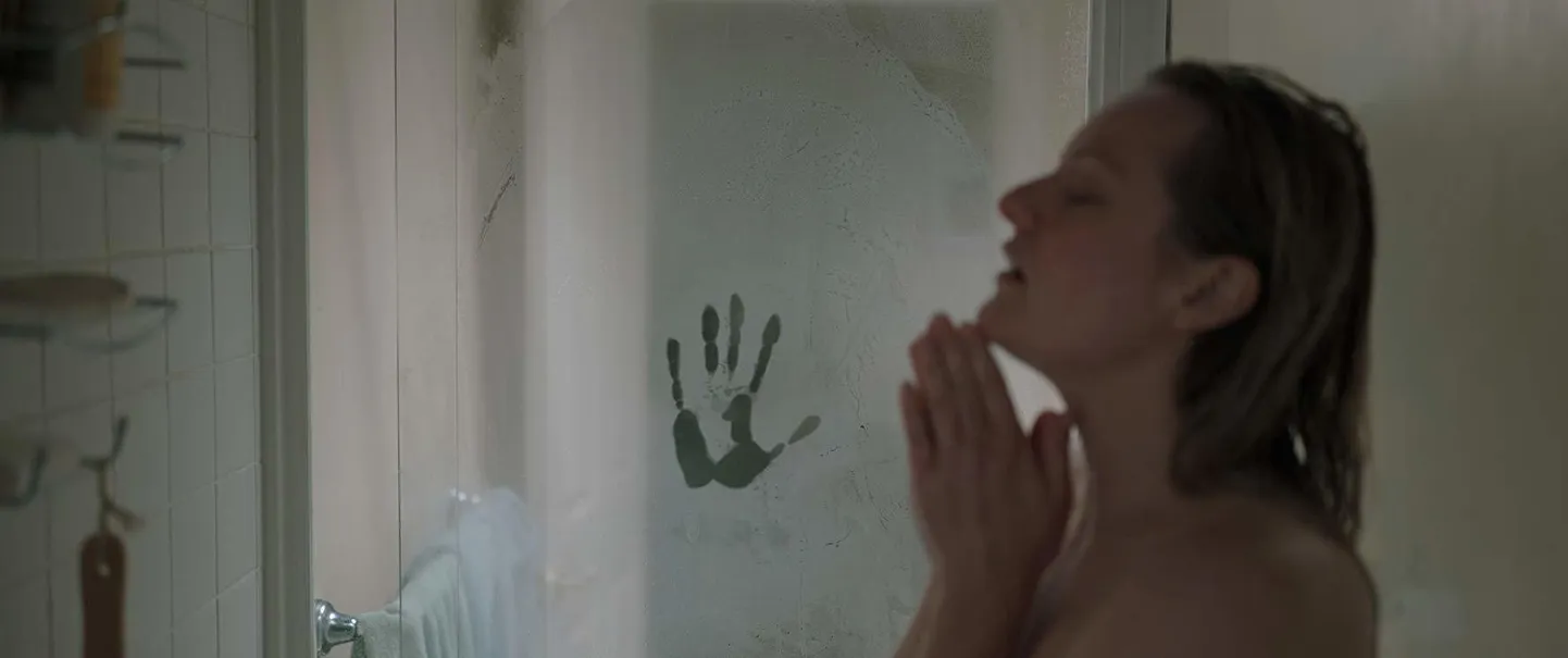 Kuna nimitegelane on definitsiooni järgi nähtamatu, täidab ekraani suurepäraselt Elisabeth Moss.