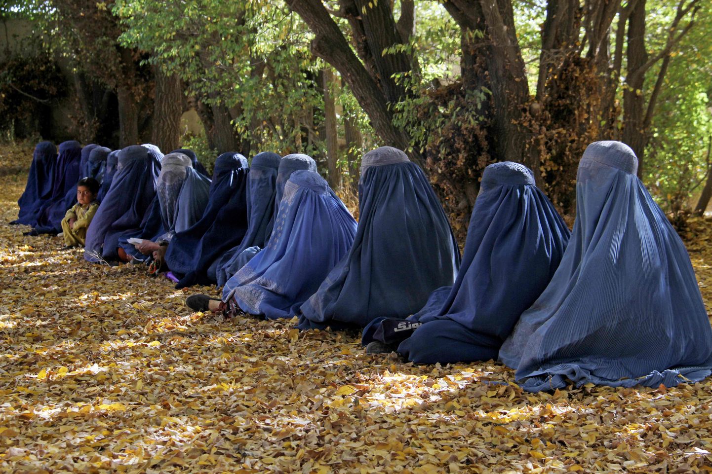 Afganistani naised Ghazni linnas ÜRO toetuste järjekorras.
