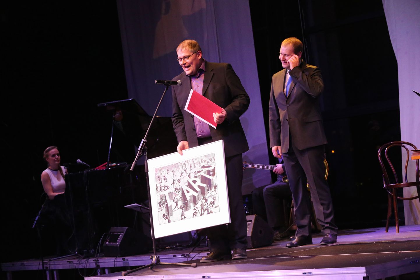 Veebruaris 2014 võttis Toomas Peterson (keskel) kui Big Band Tartu esindaja Tartu kultuuriaasta aunimetuste jagamisel vastu oma orkestrile aasta harrastusliku koosluse aunimetuse.