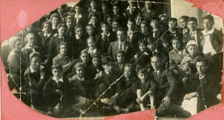 Nõukogude Liitu evakueeritud Hispaania lapsed 1938. aastal Leningradis koos kasvatajate ja õpetajatega.