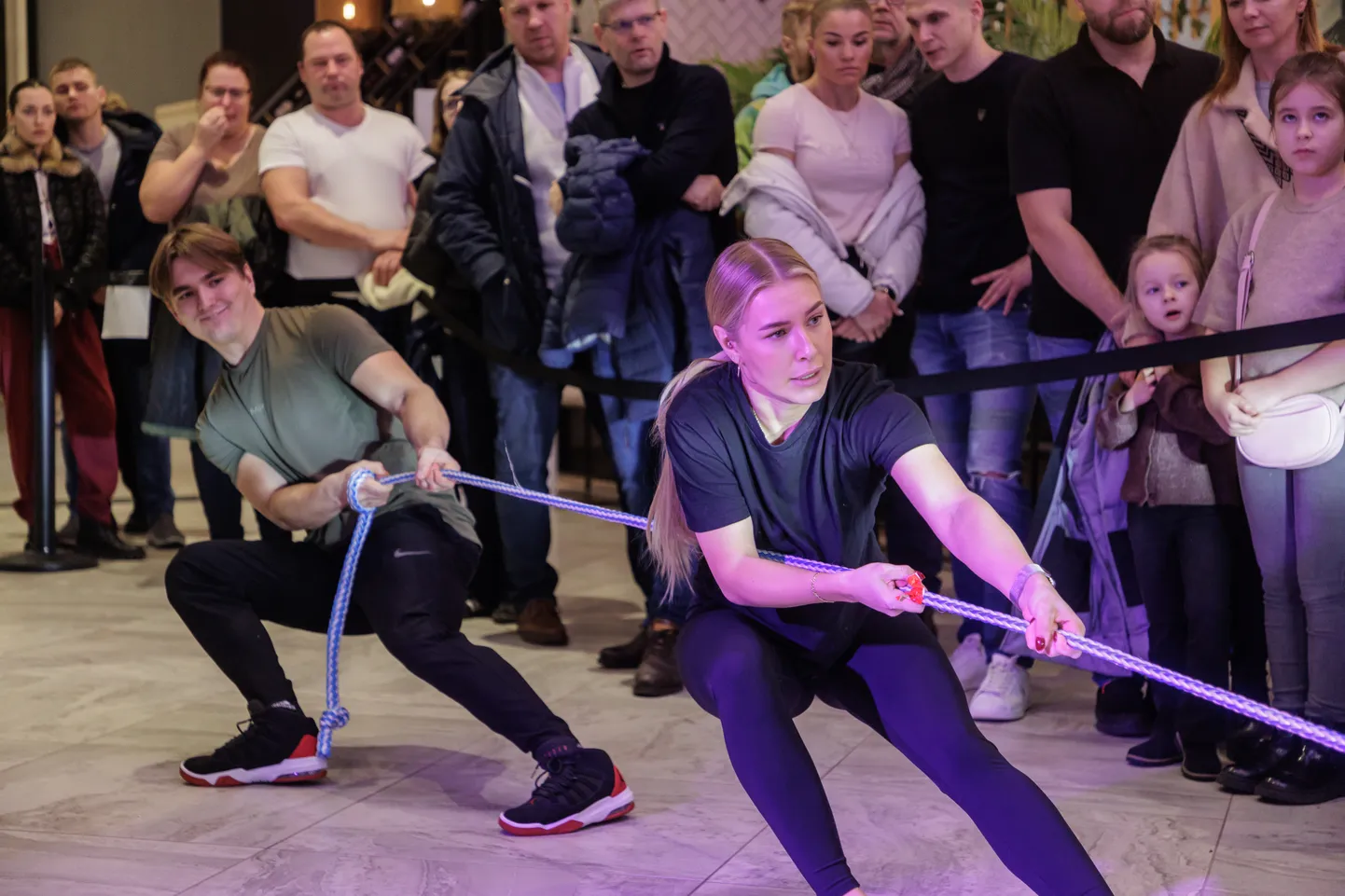 Spordikuulsuste jõuluturniir Ti kaubanduskeskuses.