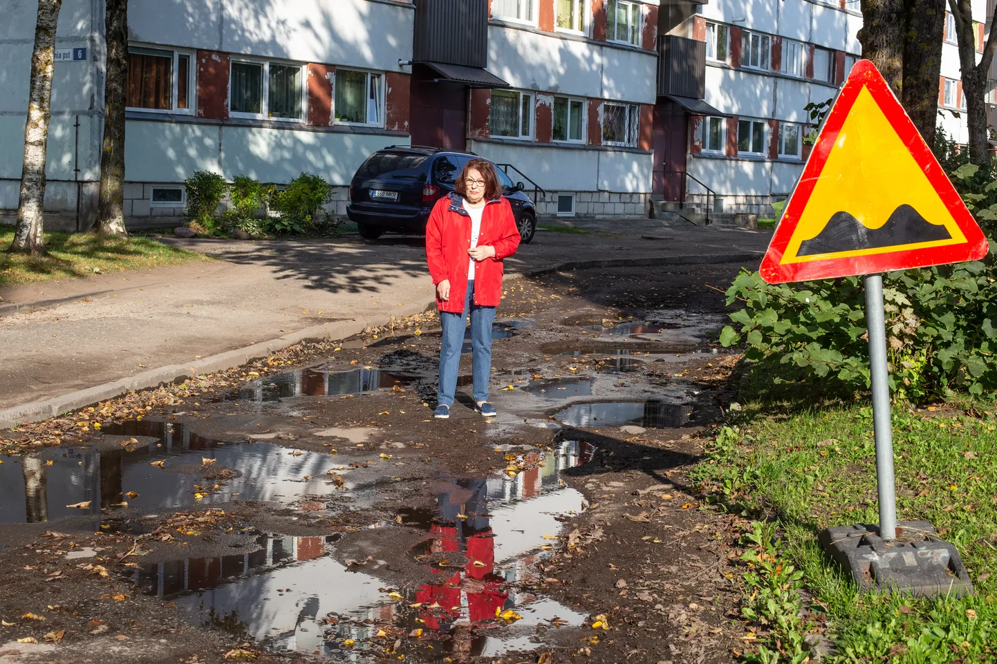 Lõpuks ometi vabanevad Veera Vaštšenko ja tema naabrid nende maja juures laiutavast kuumaastikust. Remonti on nad oma hoovis oodanud mitu aastakümmet.