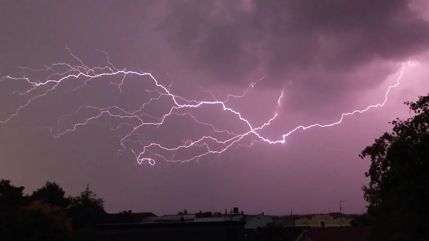 Äikese tekkeks on tarvis tõusvaid õhuvoole ja energiat.