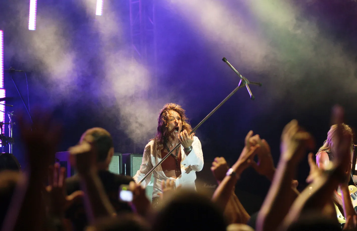 Whitesnake esineb Saku suurhallis.