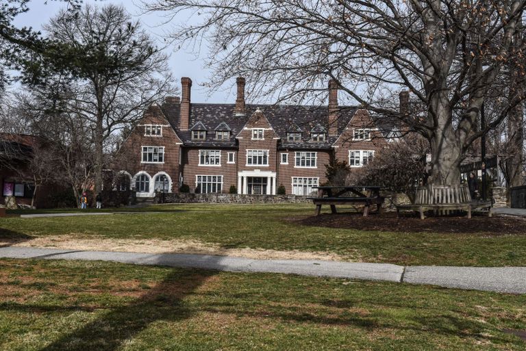 New Yogi Sarah Lawrence Kolledži territooriumil asunud maja, kus Lawernce Ray endale ohvreid leidis.