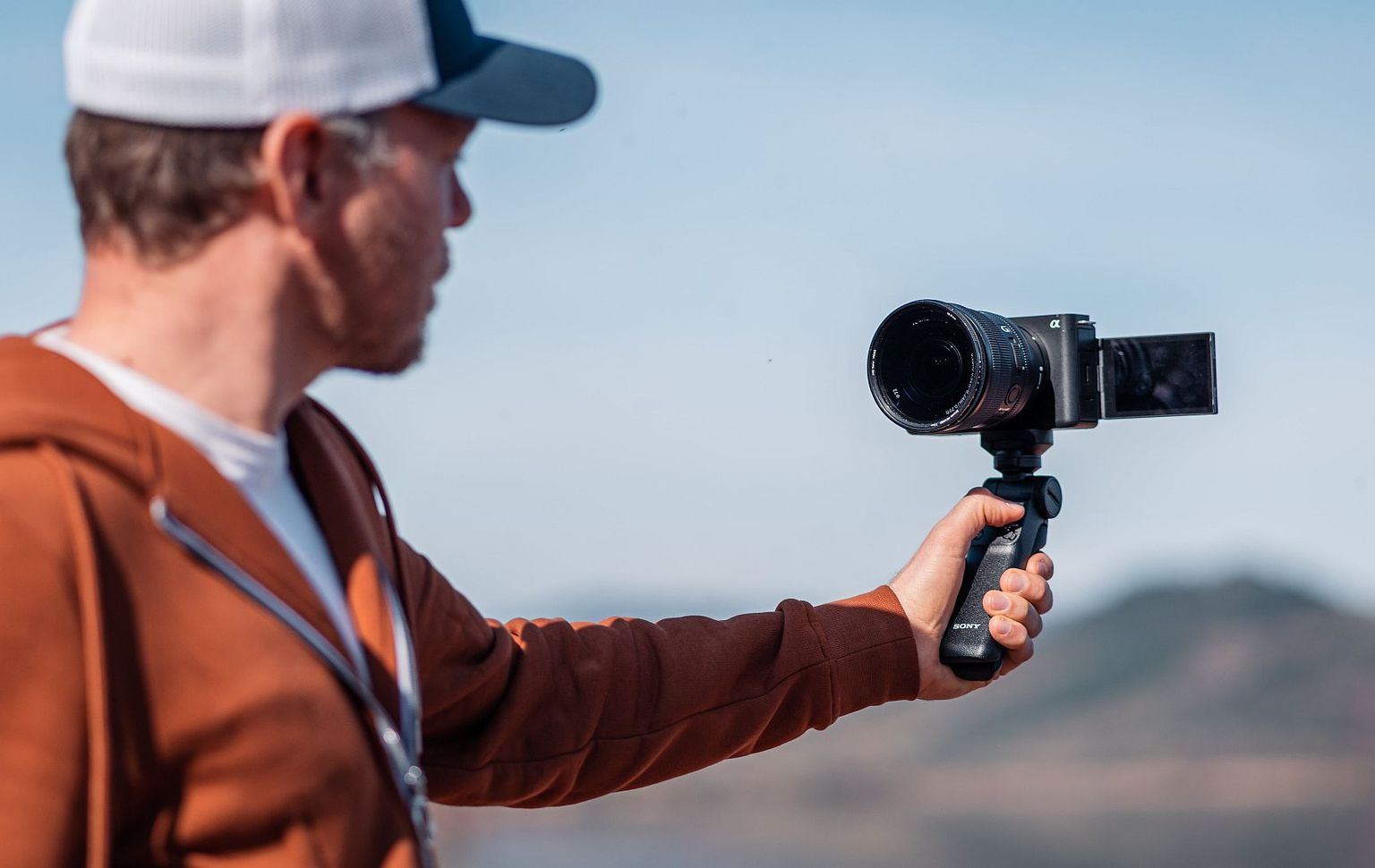 Uus kaamera aitab videoblogijatel filmida erinevates valgusoludes eredast päikesevalgusest hämara õhtuni.