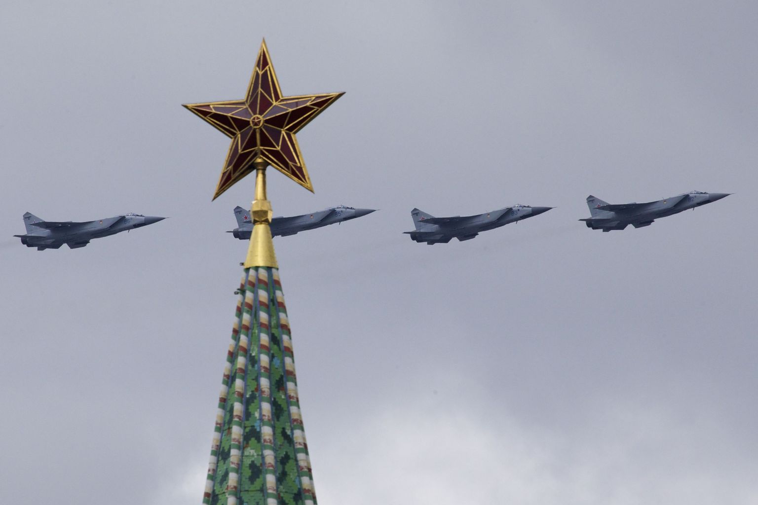 Российские истребители над Кремлем. Иллюстративное фото.