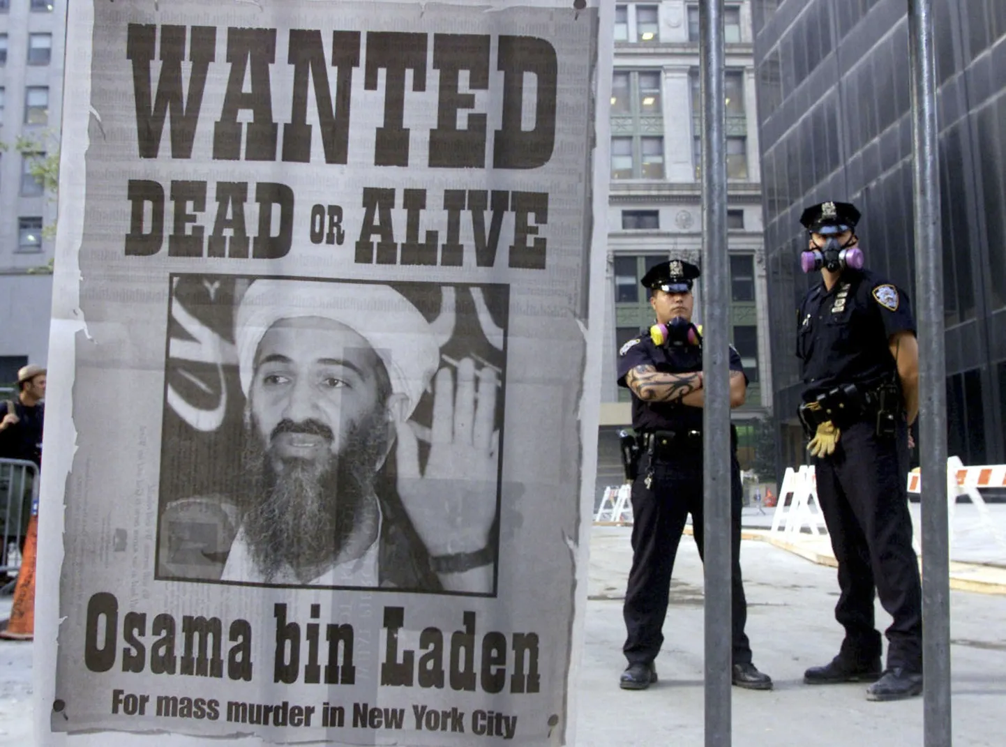Плакат с изображением Усамы бен Ладена.
