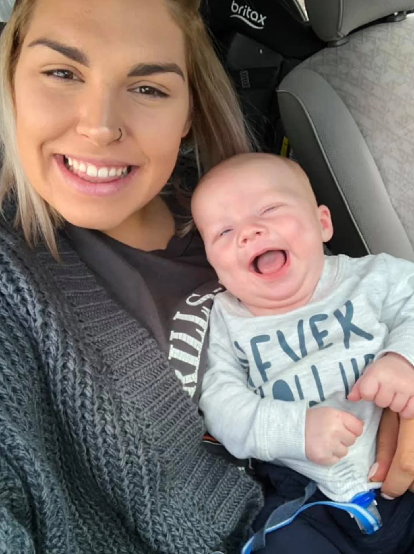 Ema Caity Mason ja üllatuslaps Flynn.