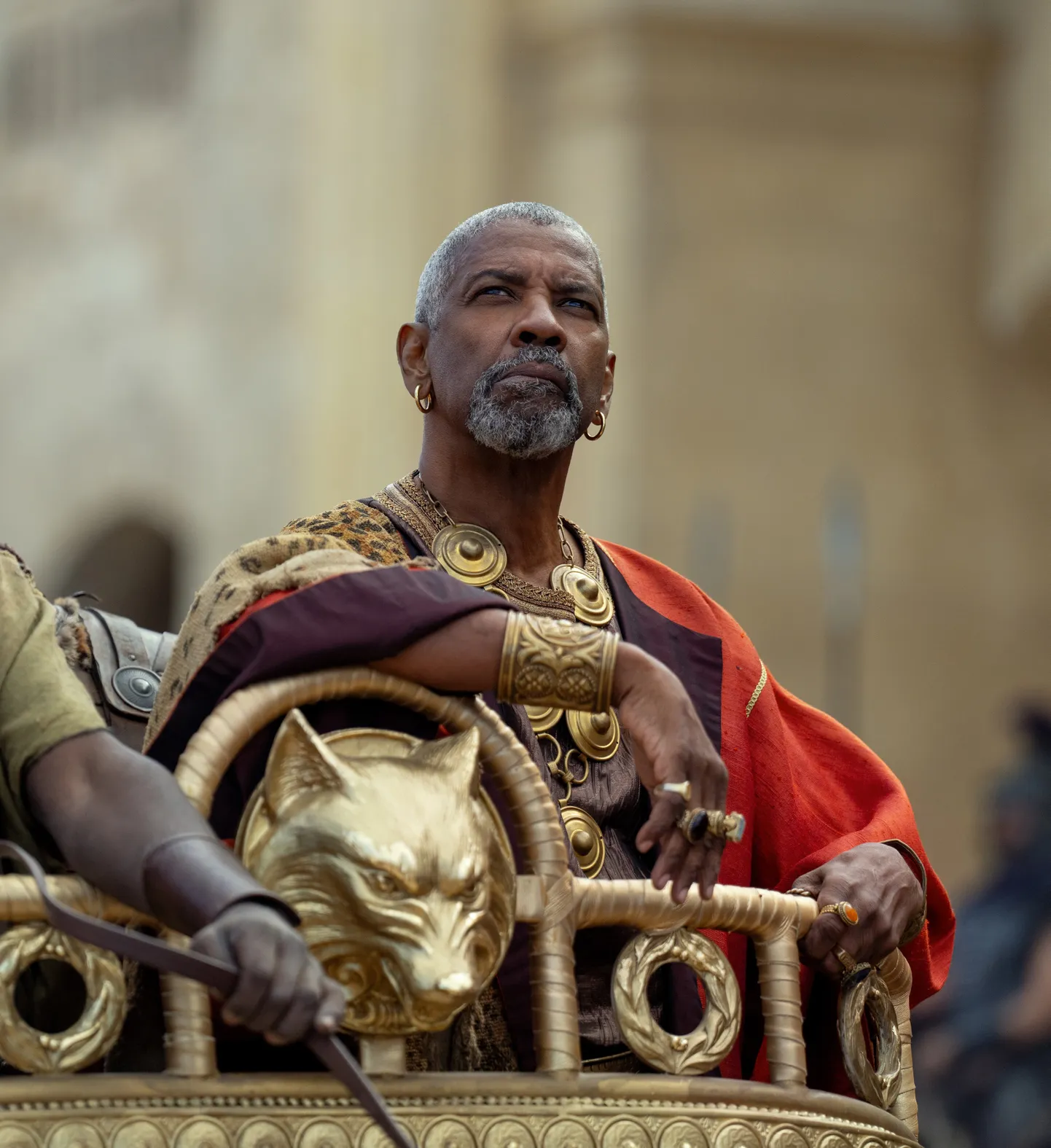 Denzel Washington poliitilise võimumänguri Macrinusena filmis «Gladiaator II»