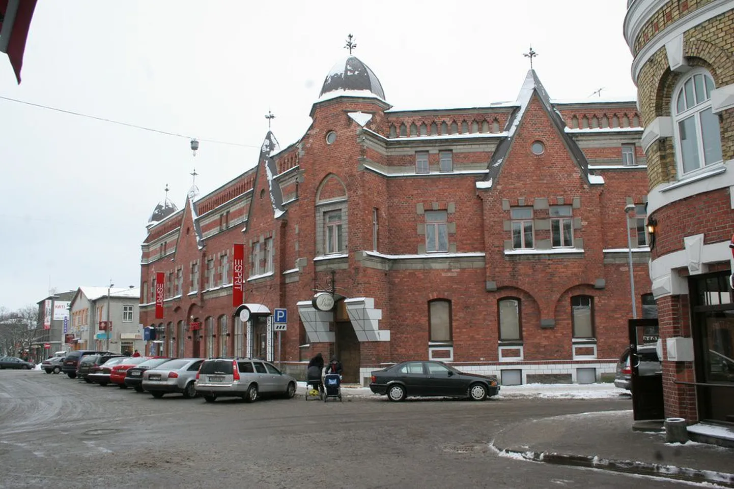Ka Pärnu peatänaval asunud kohvik Bristoli ruumisesse seadis ennast sisse kasiino.