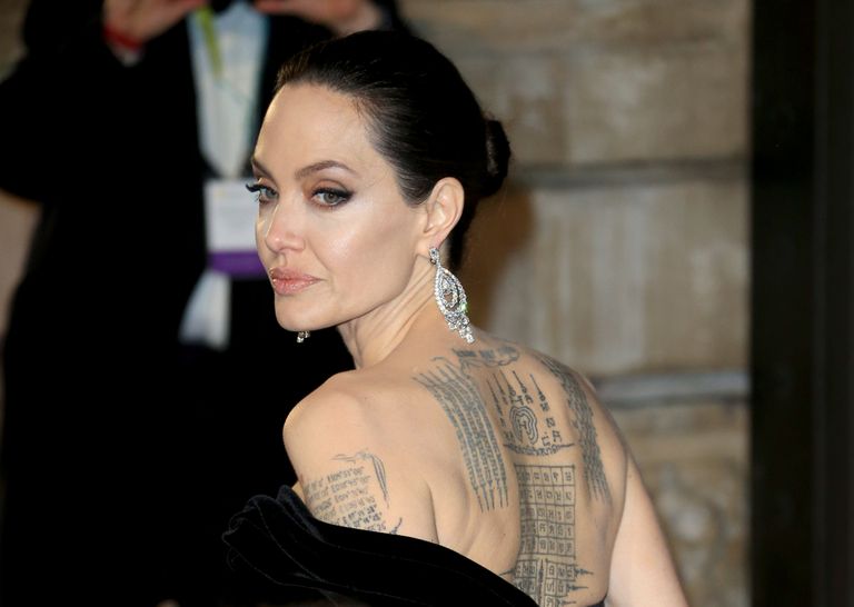  Angelina Jolie.