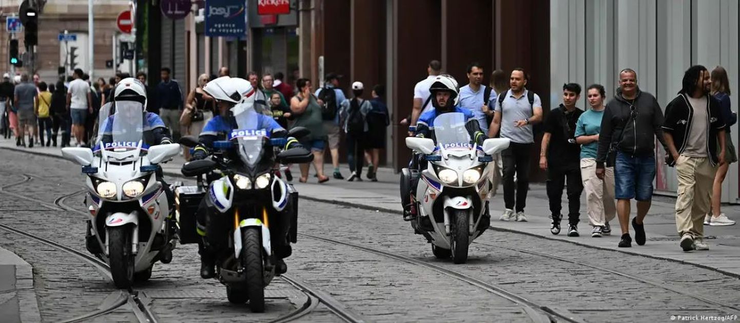 Полицейские на улицах Парижа