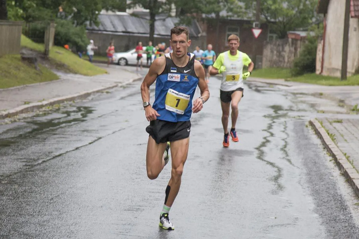 Enne Karksi Jaanijooksu oli Keio Kits rekordajaga võidukas Viljandis Jüri Lossmanni mälestusjooksul.