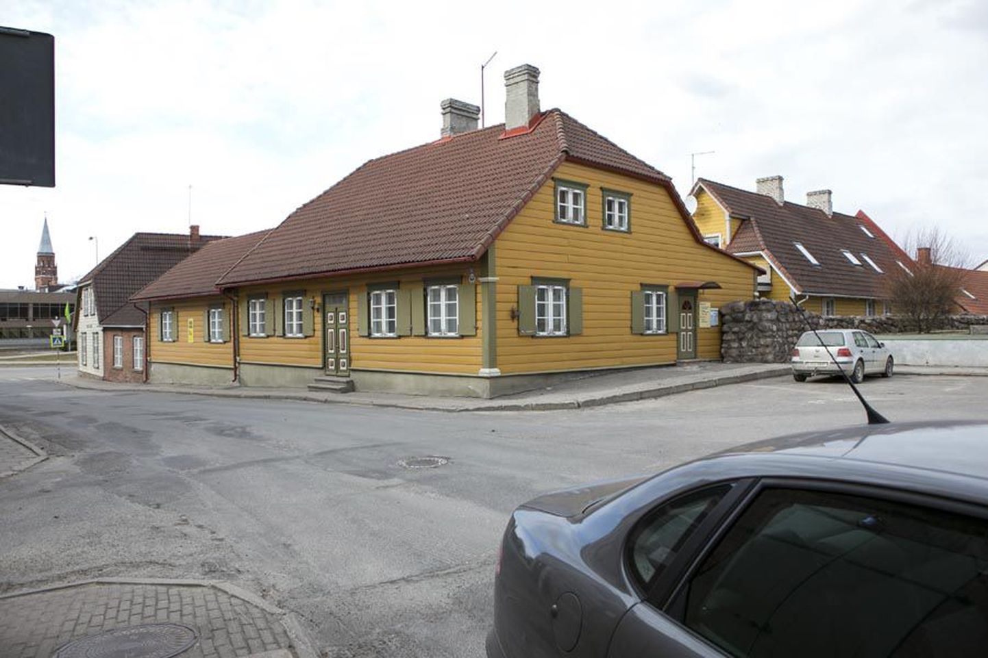 Sügisest hakkab Viljandi kunstikool tegutsema selles Kauba tänava majas.