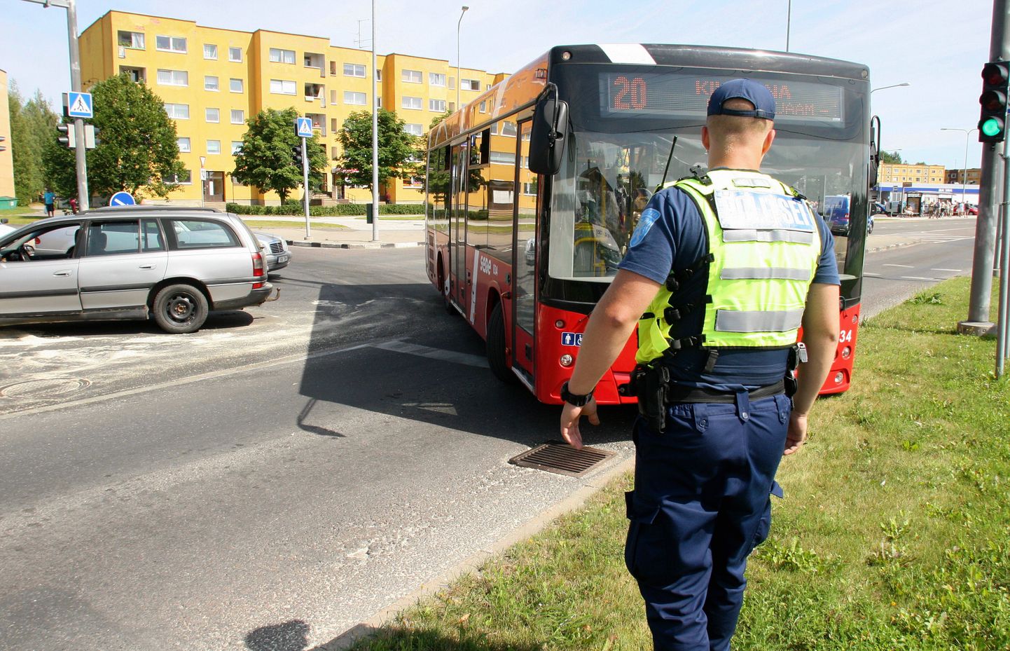 Liiklusõnnetus Tartus Kalda tee ja Kaunase puiestee ristmikul.