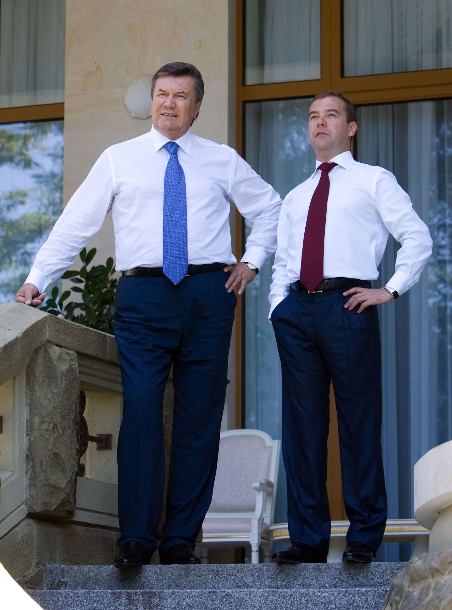 Dmitri Medvedev (paremal) ja Viktor Janukovitš Vene liidri residentsis Sotšis 11. augustil.