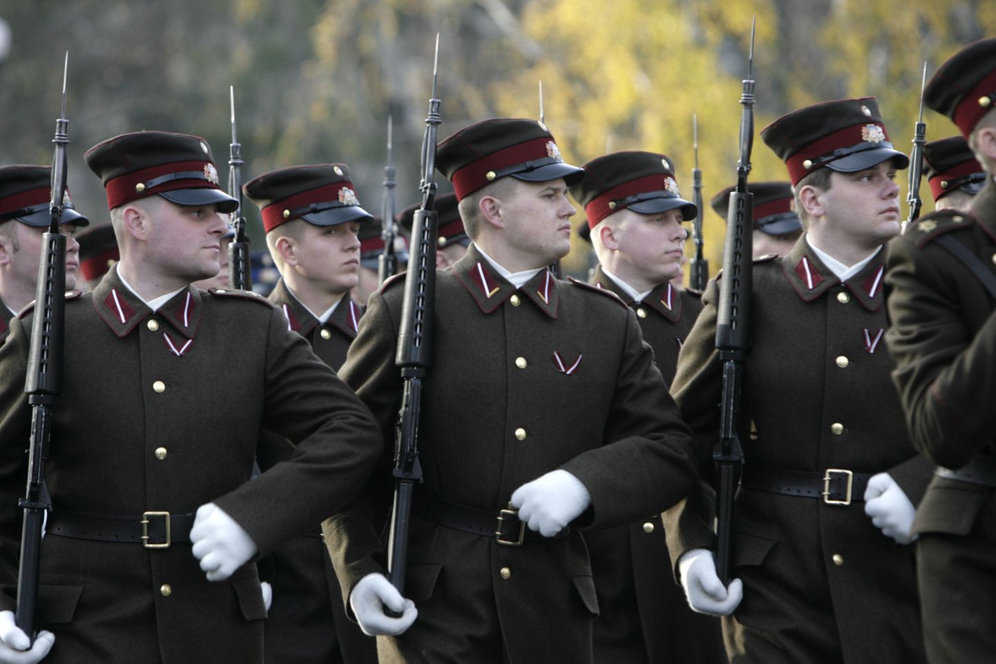 Läti kaitseväelased paraadil.