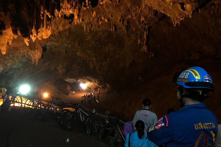 Tham Luangi koobastik, kus on lõksus 12 noort jalgpallurit ja nende treener