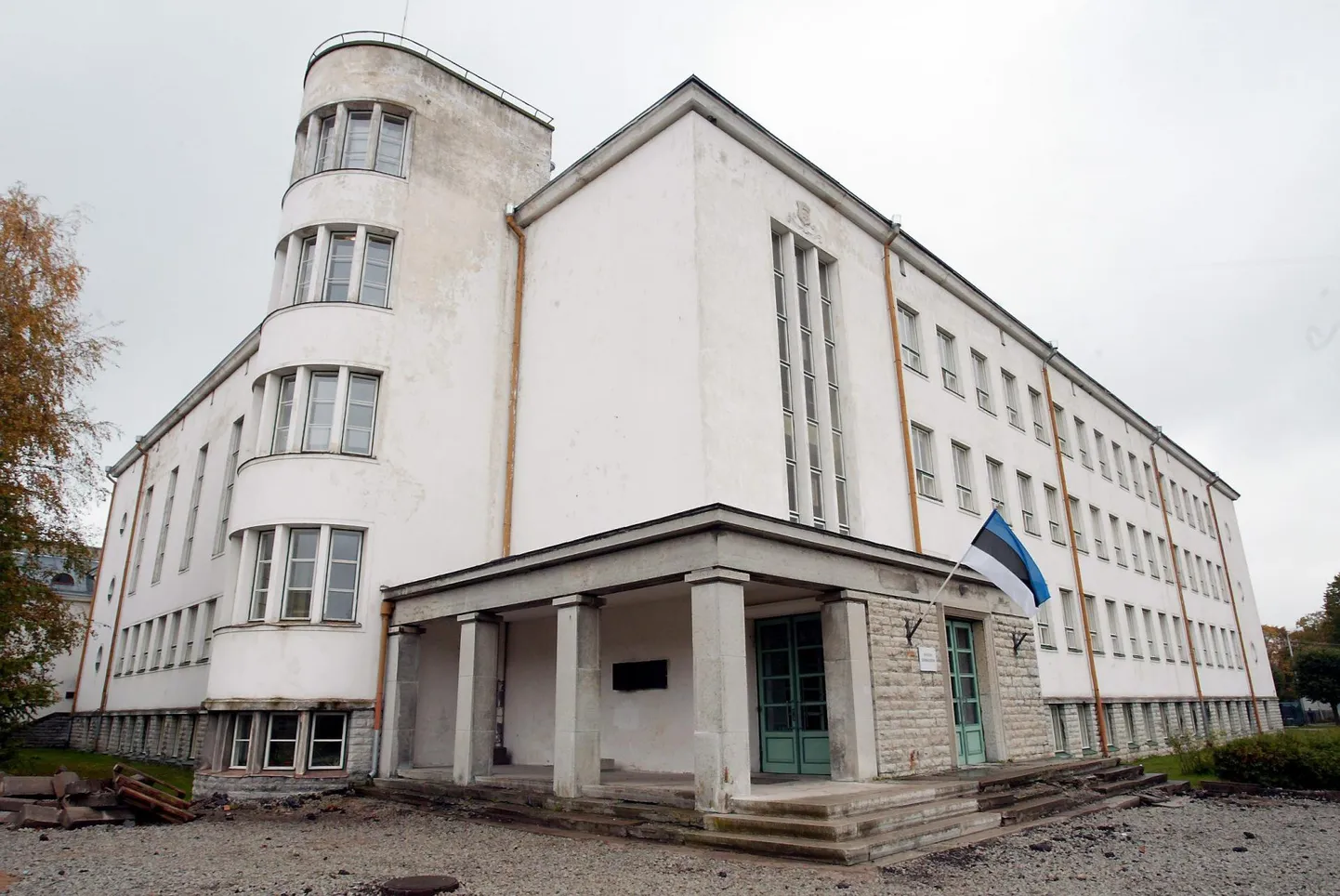 Ühisesse kaitsevööndisse kuuluv Rakvere gümnaasiumi hoone.