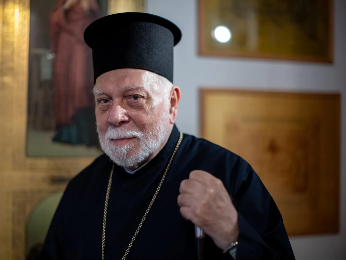 Metropoliit Stefanus toonitab, et Eesti Apostli-Õigeusu Kirik on alati valmis pakkuma abi nendele Moskva Patriarhaadi Eesti Õigeusu Kiriku kogudustele, kes seda ise otsivad. Lõhet siinsete Vene Õigeusu Kiriku all tegutsevate usuvendade seas kindlasti ei soovi ta tekitada.