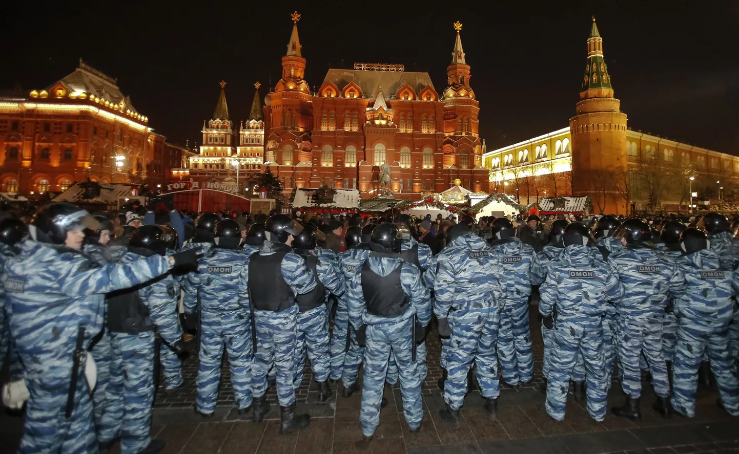 Kremli järjekordne halb aastavahetusuudis, Navalnõide kohtuotsuse teatamine, tõi töörohked pühad meeeleavaldajaid maha suruma läkitatud OMONile.
