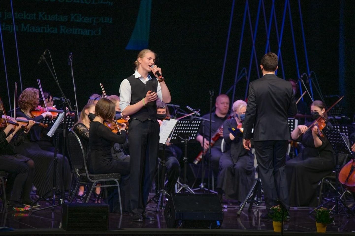 Eesti meestelaulu seltsi XII võistulaulmisel laulis oma vanuserühmas ennast esikohale Viljandi muusikakooli õpilane Karl-Vahur Vingisaar.