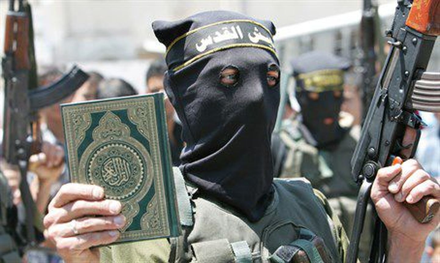 Islamidžihaadi võitleja Gaza meeleavaldusel.