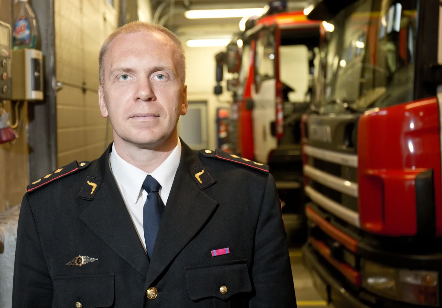 : MARKO RÜÜ, PÄÄSTEAMETI TULEOHUTUSE TALITUSE JUHATAJA  : TALLINN, EESTI : 08SEP15

Marko Rüü, tuleohtuse talituse juhataja. 

lt/Foto: LIIS TREIMANN/POSTIMEES