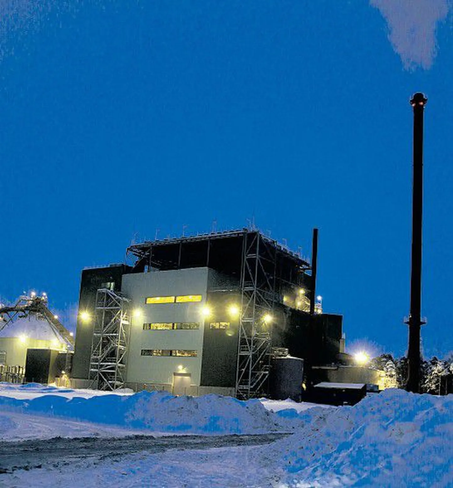 Новейшая в странах Балтии электростанция, работающая на биомассе, построена финской фирмой Fortum в Пярну.