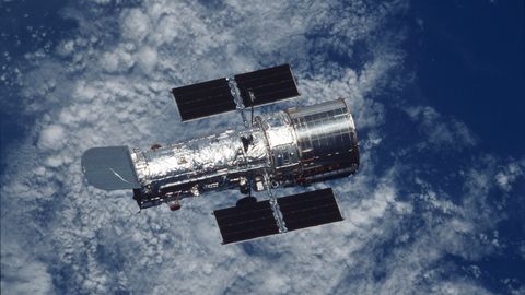 NEW SCIENTIST ⟩ Vaata, kuidas satelliidid kuulsa Hubble kosmoseteleskoobi pilte rikuvad