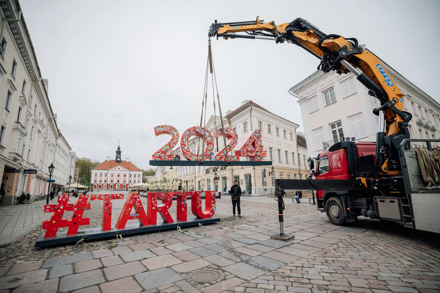 Kultuuripealinna tähis oli väikeste pausidega Raekoja platsil pea kuus aastat.