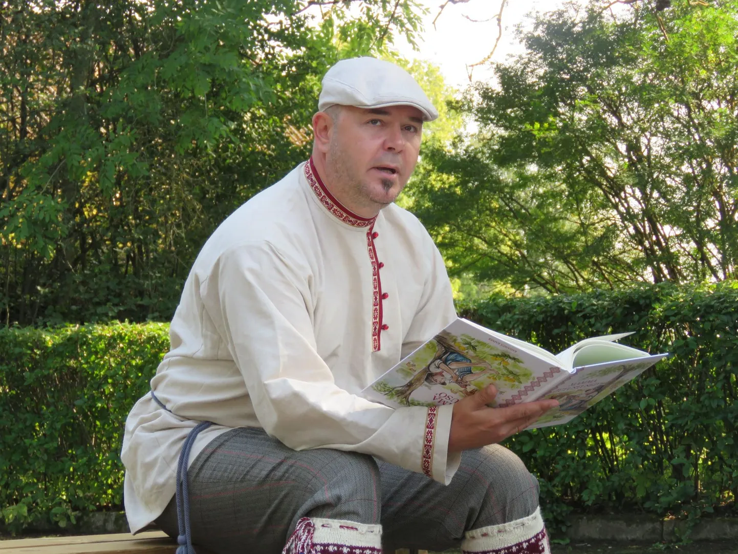 Politseinikust kirjamees Rainer Rahasepp.