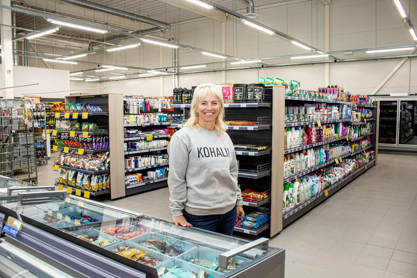 Tõrva tarbijate ühistu juht Ilona Osijärv sõnas, et töö kulgeb sujuvalt ja 20. juunil saab pood uksed avada.