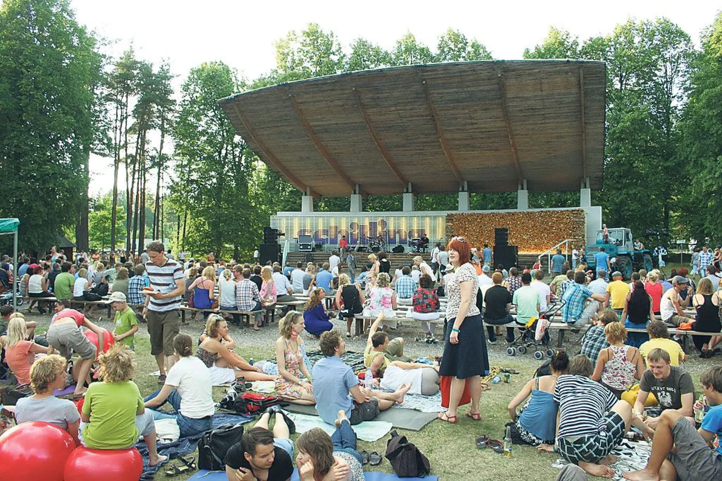 Kilingi-Nõmme suvine tippsündmus “Schillingi” festival ootab tänavu vähemalt paari tuhandet igas vanuses külastajat nii muusikat nautima hõrgutisi proovima.