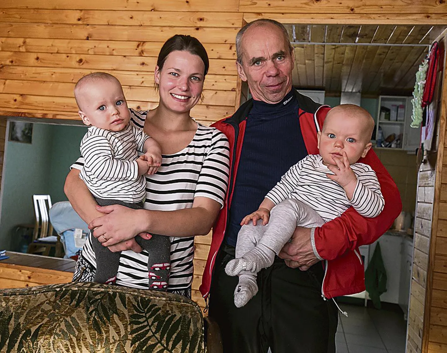 Kaksikud Romet (ema süles) ja Robin sirguvad sportlike vanemate Mari-Liis ja Maido Kaljuri nüüd kuuelapselises peres.