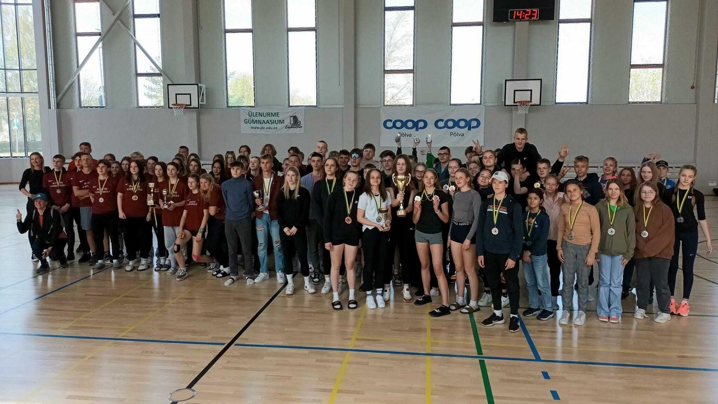 8. ja 9. mail Ülenurmel olnud traditsioonilisel koolide sõpruskohtumisel võtsid üldvõidu Viljandi Jakobsoni kooli õpilased.
