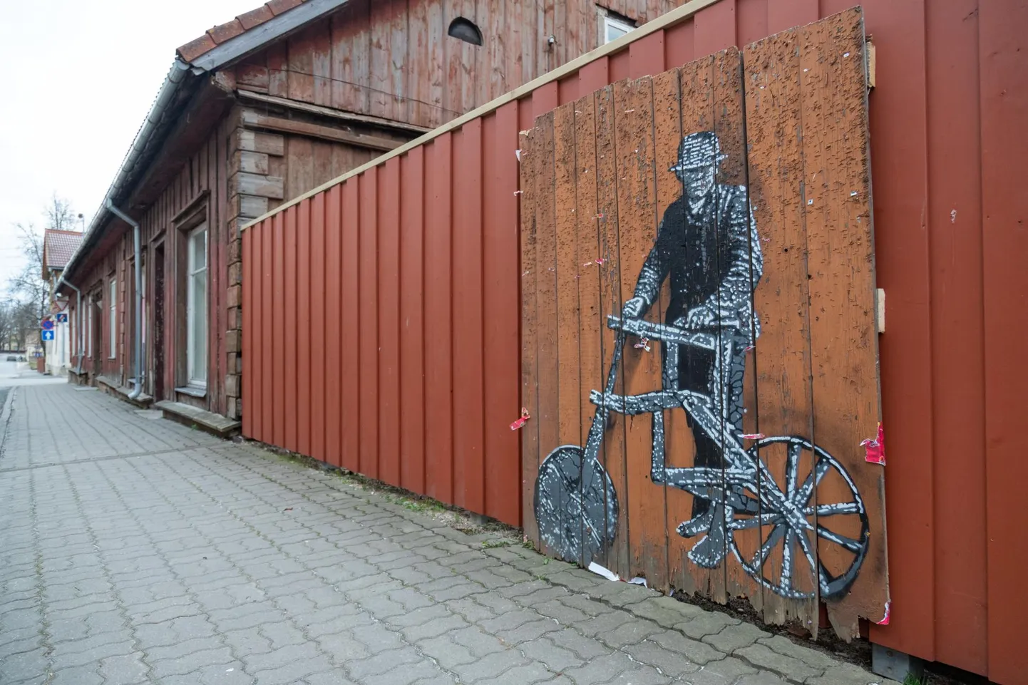 Viljandi üks parimaid tänavakunsti näiteid elab seiklusrikast elu.