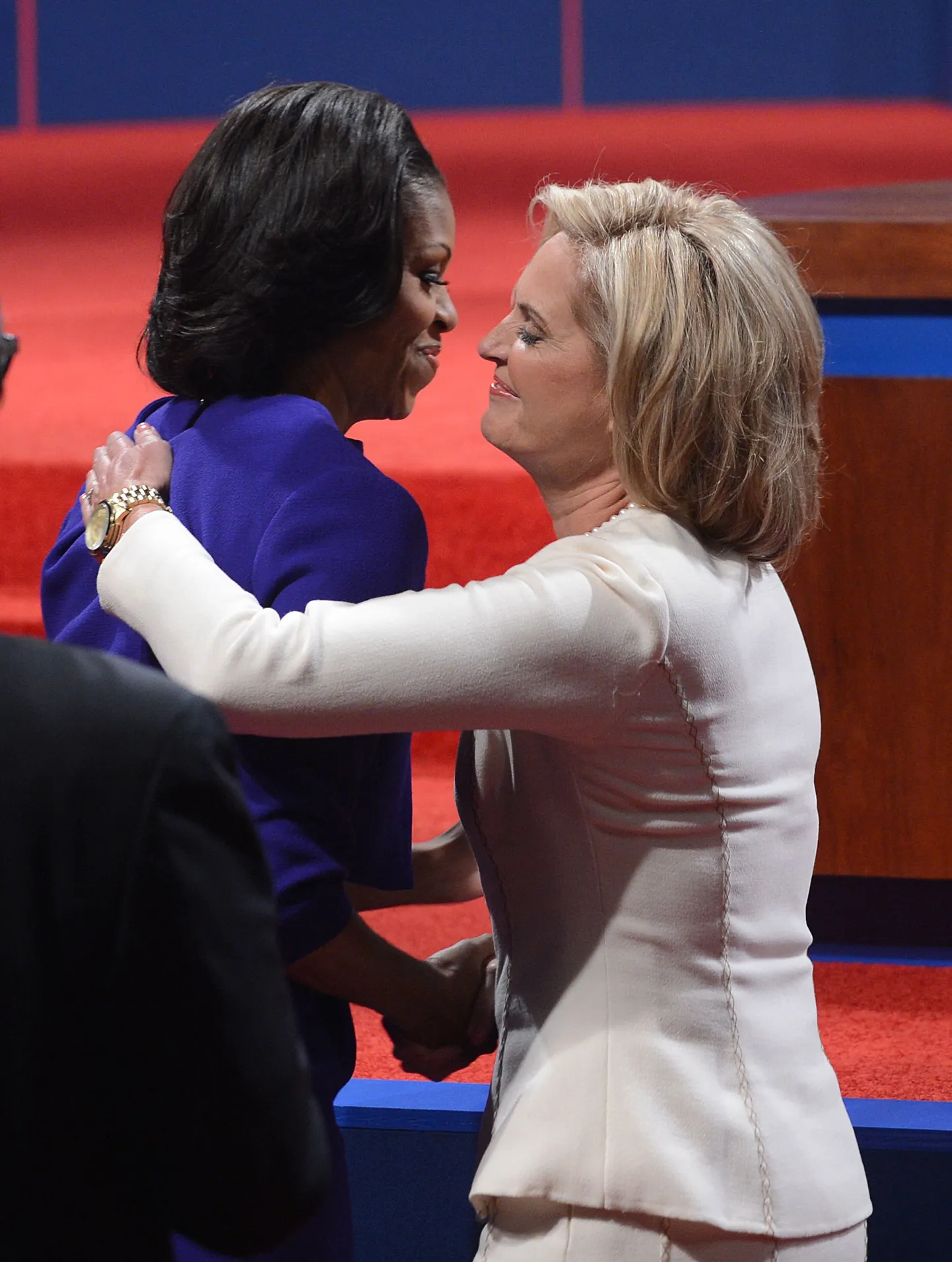 Ann Romney (paremal) ja Michelle Obama