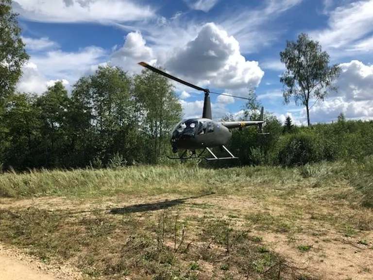 На месте вероятного падения ракеты приземлился военный вертолет.