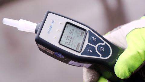 VIDEO ⟩ Jūrmalā dzērājšoferis apskādē divus spēkratus