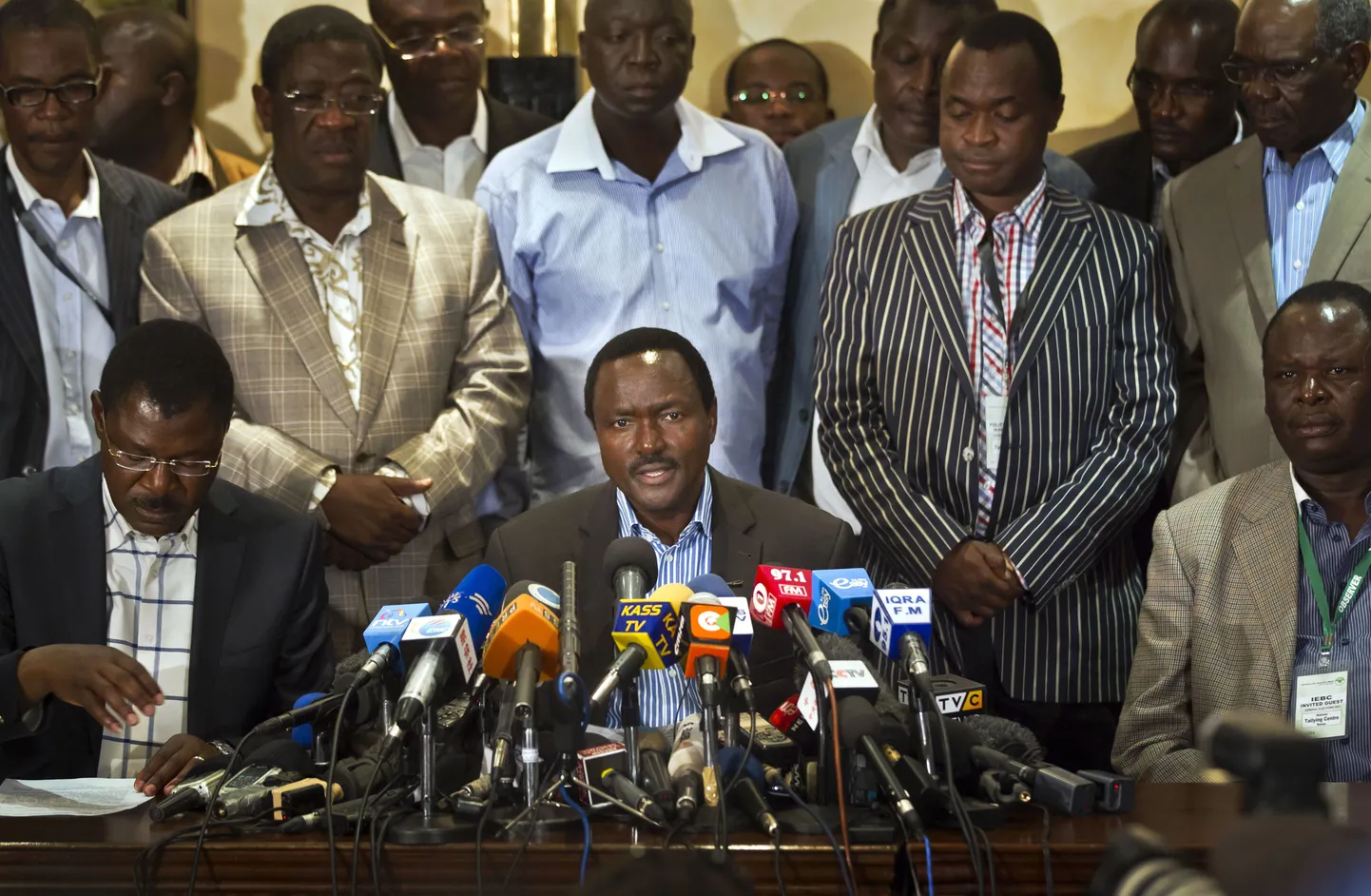 Odinga asepresidendikandidaat, ametist lahkuv asepresident Kalonzo Musyoka ütles täna ajakirjanikele, et on tõendeid, et valimistulemusi on manipuleeritud.