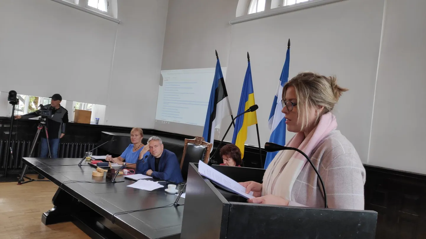 Eesti Konservatiivse Rahvaerakonna (EKRE) fraktsiooni esimees Agnes Pulk peatas neljaks kuuks oma liikmelisuse Pärnu linnavolikogus.